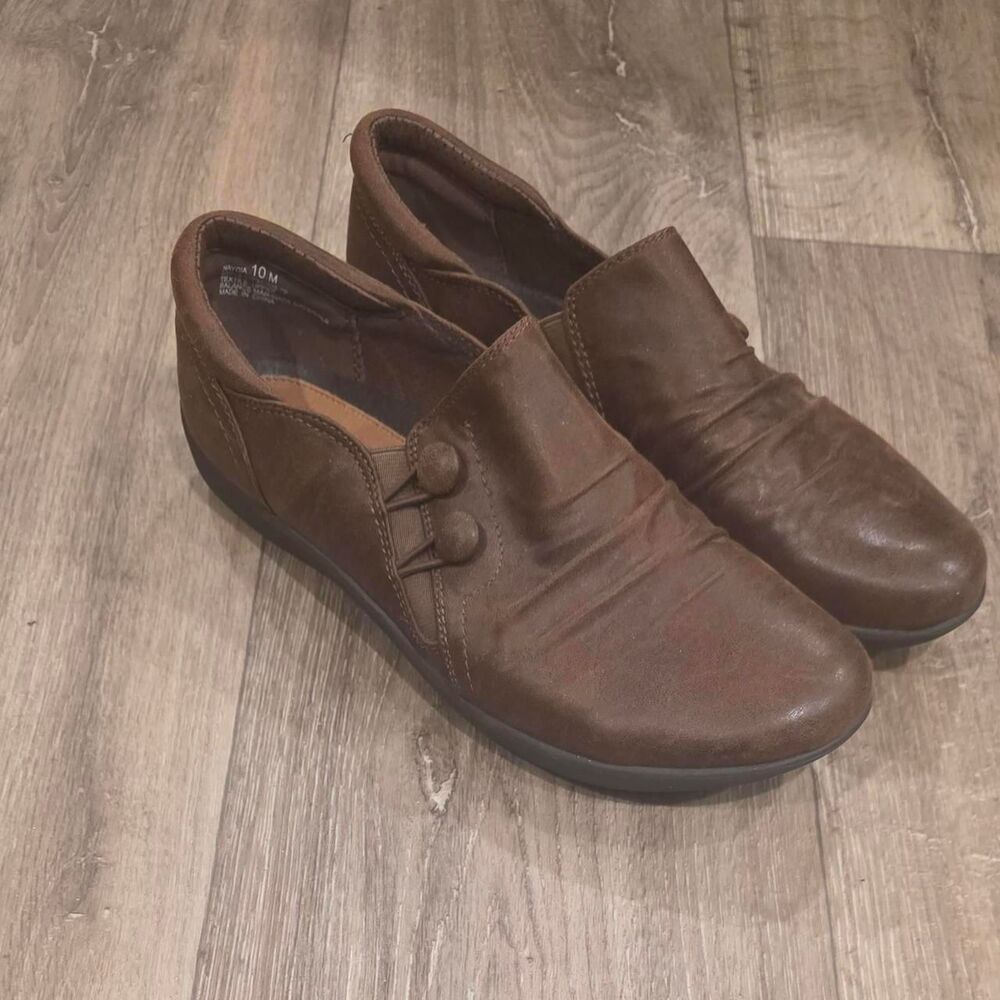 Baretraps Women's Brown Loafers